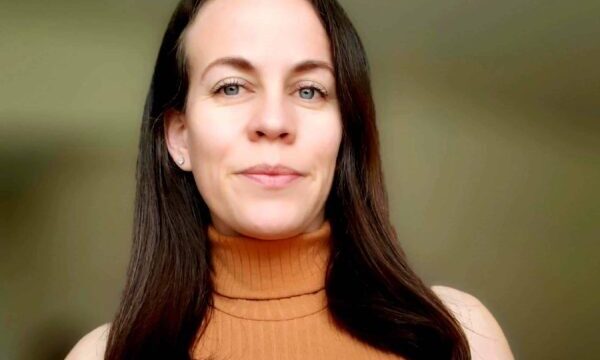 Viri-Ponce-Headshot-2-2-600×650- Updated